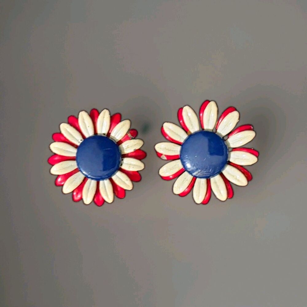 Vintage 1960s Enamel Daisy Clip On Earrings 1.25" Red White Blue Patriotic
